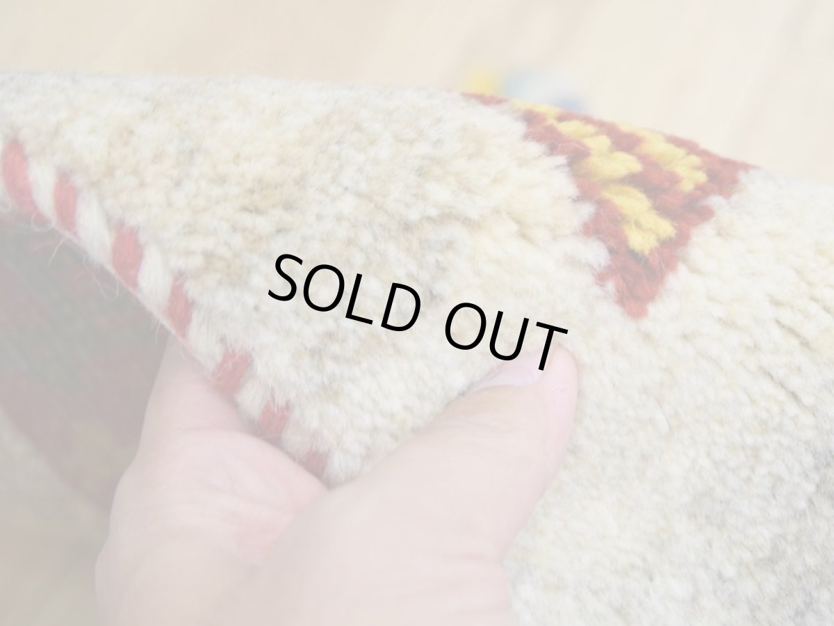 画像9: 新品 ペルシャ ギャッベ No.401 - 35 × 40 cm 座布団 クッションサイズ ラグ チェアマット 肉厚 天然 ウール ギャベ 手織り ロルバフト ハンドメイド ラグ 絨毯 カーペット 動物 柄 生成り クリーム ベージュ 原毛系 カラフル マルチカラー n-401-035040s130a140 (9)