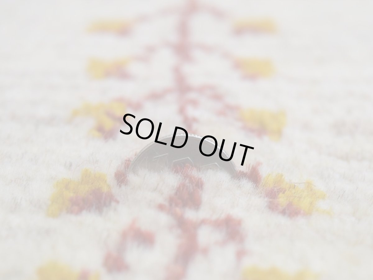 画像10: 新品 ペルシャ ギャッベ No.2516 - 44 × 45 cm 座布団 クッションサイズ ラグ チェアマット 肉厚 天然 ウール ギャベ 手織り ロルバフト ハンドメイド ラグ 絨毯 カーペット 生命の樹 女の子 動物 柄 生成り クリーム ベージュ 白 ホワイト系 原毛系 n-2516-044045s320a030 (10)