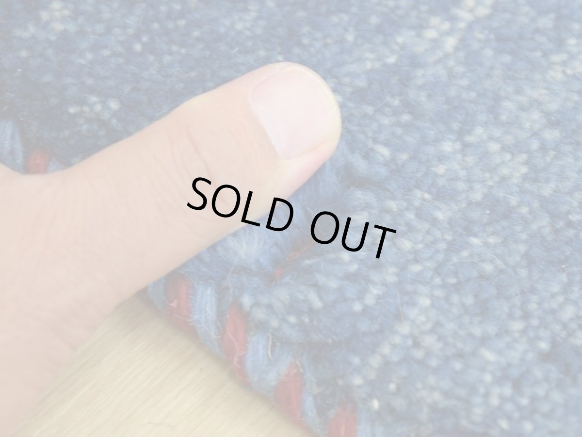 画像5: 新品 ペルシャ ギャッベ No.2506 - 41 × 41 cm 座布団 クッションサイズ ラグ チェアマット 肉厚 天然 ウール ギャベ 手織り ロルバフト ハンドメイド ラグ 絨毯 カーペット 無地 プレーン シンプルデザイン 青 ブルー 藍 インディゴブルー n-2506-041041s320a030 (5)