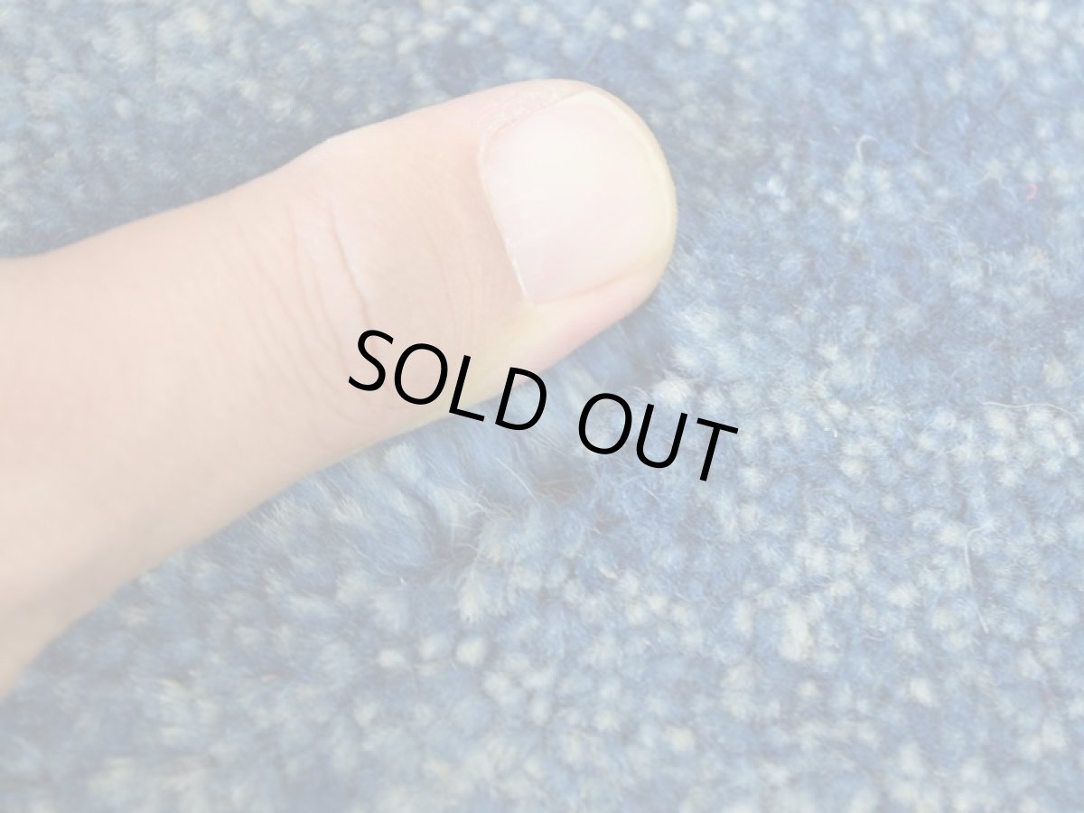 画像3: 新品 ペルシャ ギャッベ No.2504 - 40 × 41 cm 座布団 クッションサイズ ラグ チェアマット 肉厚 天然 ウール ギャベ 手織り ロルバフト ハンドメイド ラグ 絨毯 カーペット 無地 プレーン シンプルデザイン 青 ブルー 藍 インディゴブルー n-2504-040041s320a030 (3)