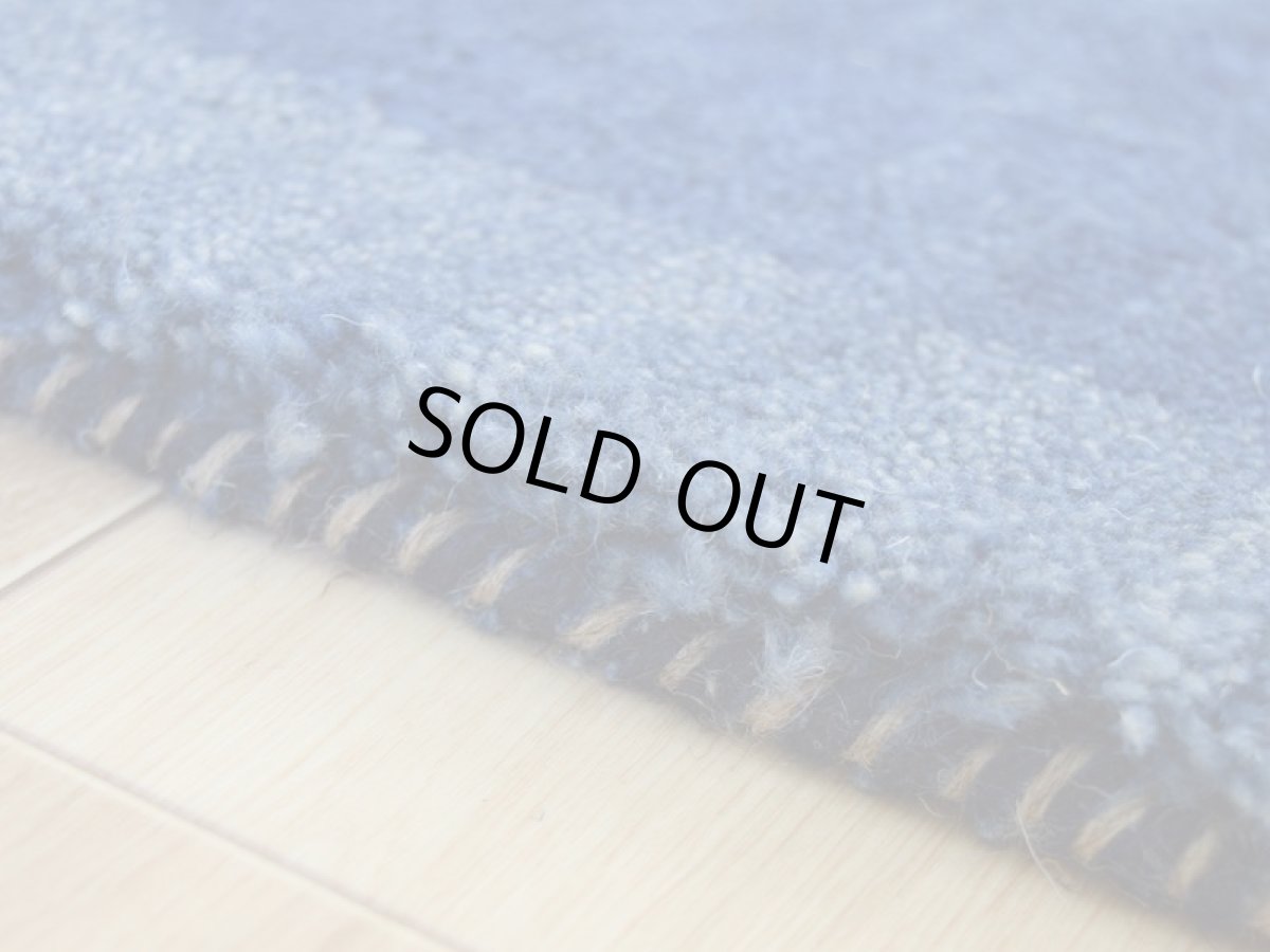 画像5: 新品 ペルシャ ギャッベ No.2503 - 42 × 43 cm 座布団 クッションサイズ ラグ チェアマット 肉厚 天然 ウール ギャベ 手織り ロルバフト ハンドメイド ラグ 絨毯 カーペット 生命の樹 動物 柄 青 ブルー 藍 インディゴブルー  n-2503-042043s320a030 (5)