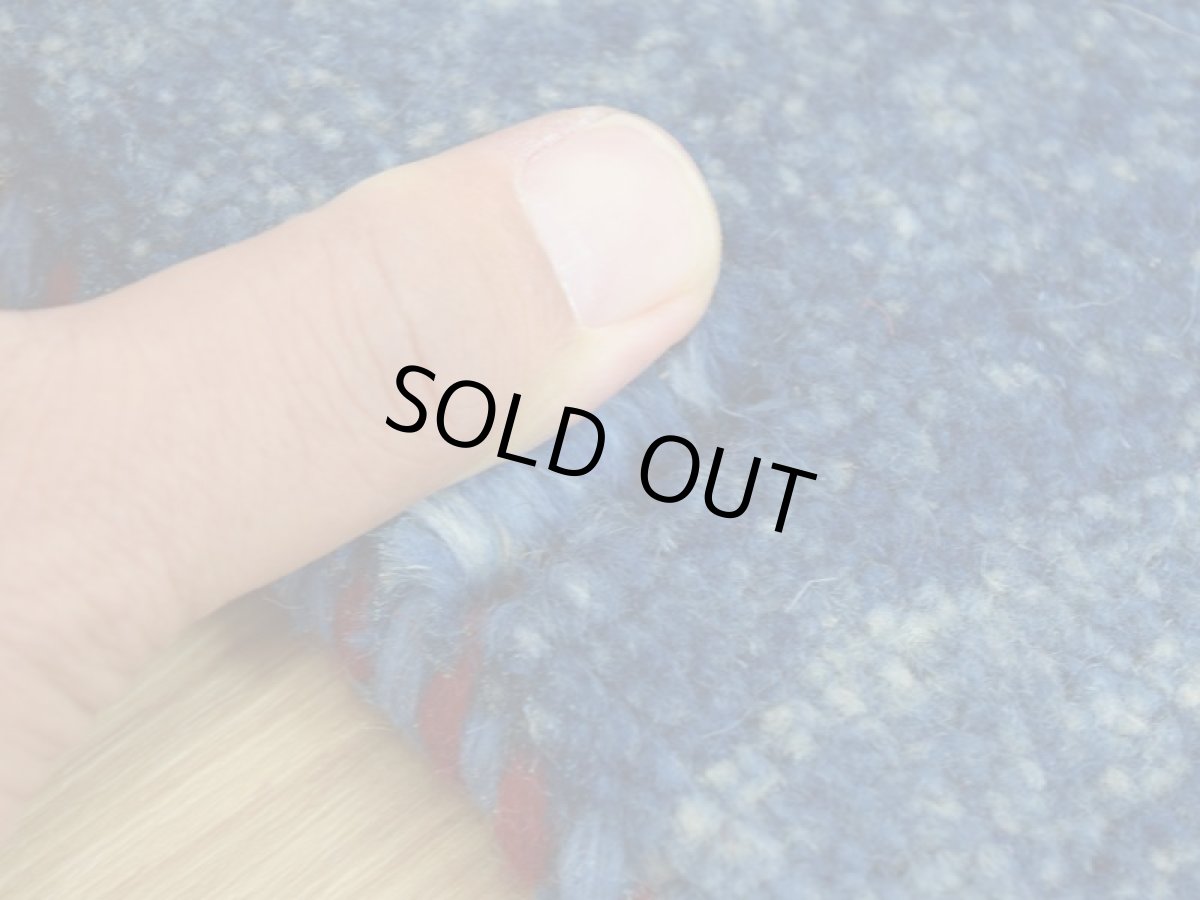 画像5: 新品 ペルシャ ギャッベ No.2504 - 40 × 41 cm 座布団 クッションサイズ ラグ チェアマット 肉厚 天然 ウール ギャベ 手織り ロルバフト ハンドメイド ラグ 絨毯 カーペット 無地 プレーン シンプルデザイン 青 ブルー 藍 インディゴブルー n-2504-040041s320a030 (5)