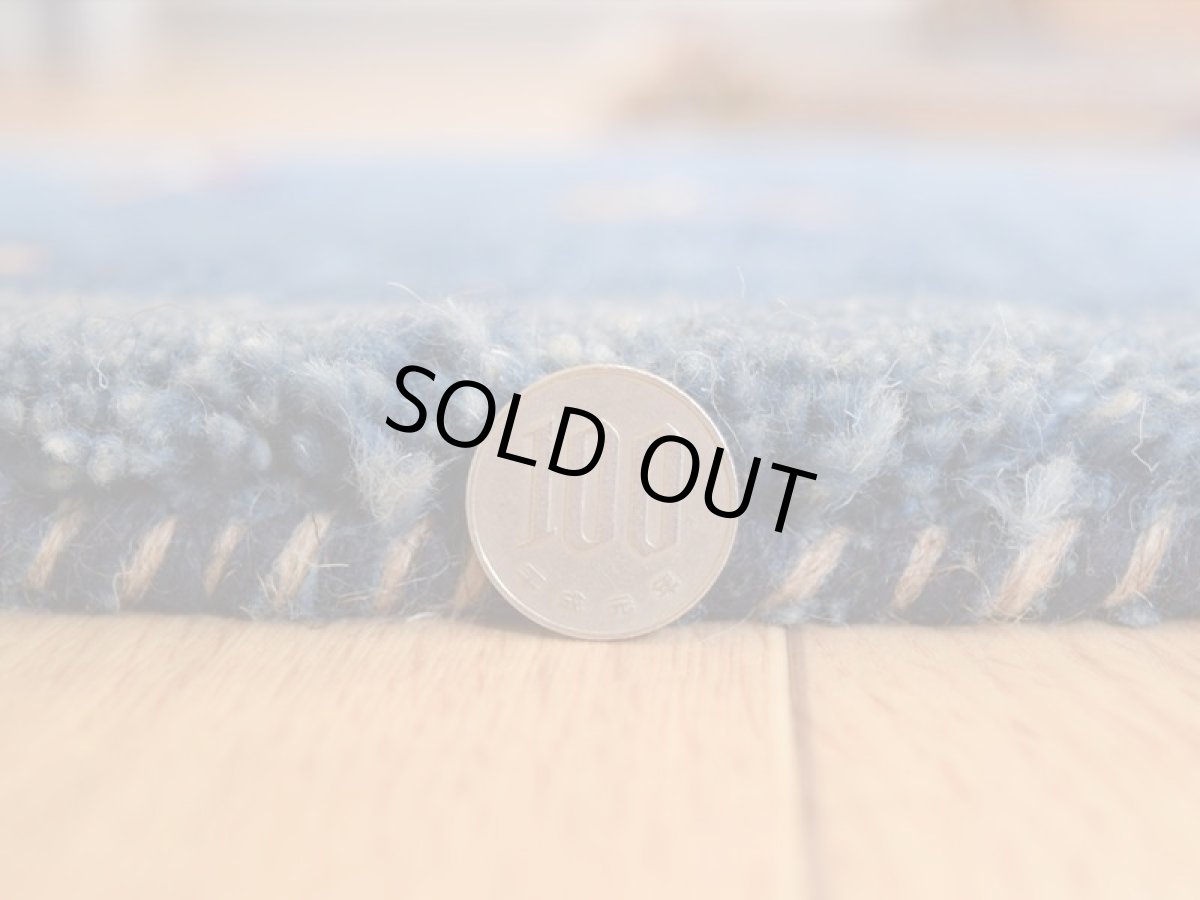 画像10: 新品 ペルシャ ギャッベ No.2503 - 42 × 43 cm 座布団 クッションサイズ ラグ チェアマット 肉厚 天然 ウール ギャベ 手織り ロルバフト ハンドメイド ラグ 絨毯 カーペット 生命の樹 動物 柄 青 ブルー 藍 インディゴブルー  n-2503-042043s320a030 (10)