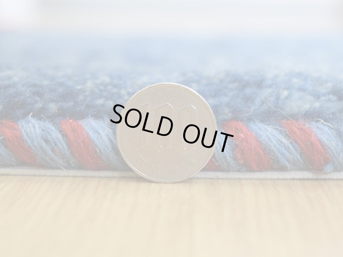 画像9: 新品 ペルシャ ギャッベ No.2506 - 41 × 41 cm 座布団 クッションサイズ ラグ チェアマット 肉厚 天然 ウール ギャベ 手織り ロルバフト ハンドメイド ラグ 絨毯 カーペット 無地 プレーン シンプルデザイン 青 ブルー 藍 インディゴブルー n-2506-041041s320a030 (9)