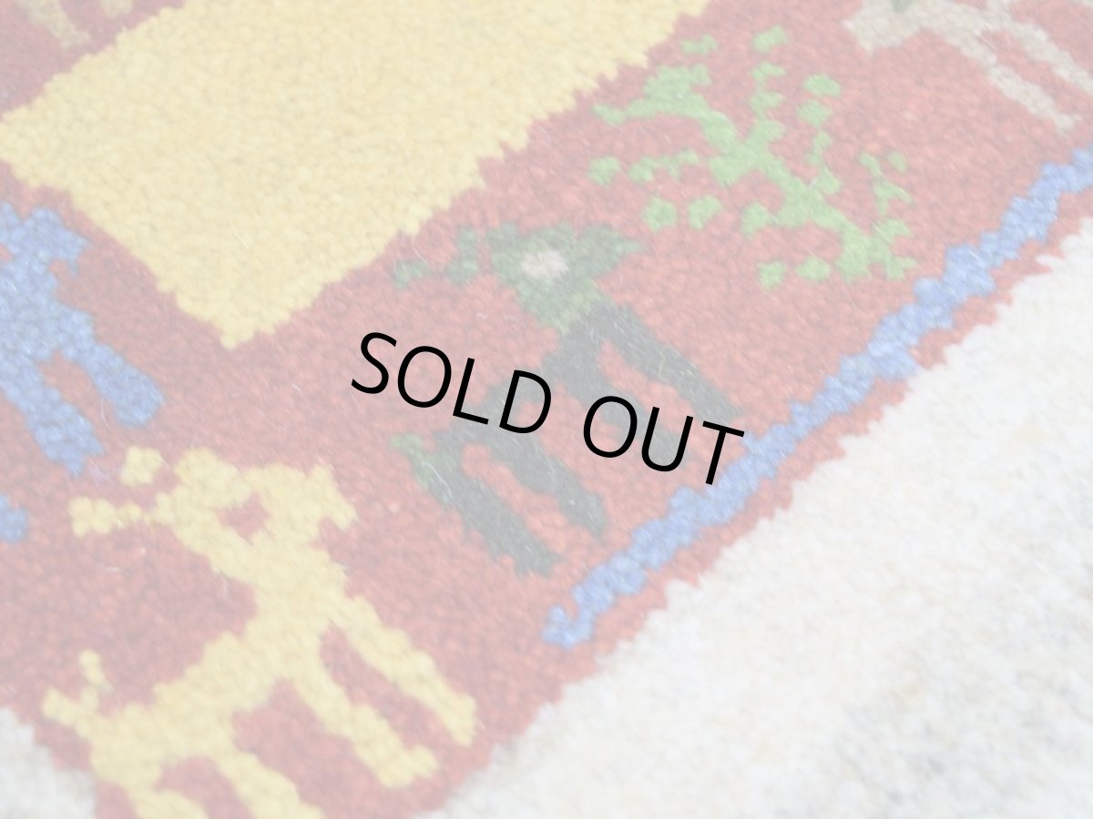 画像4: 新品 ペルシャ ギャッベ No.401 - 35 × 40 cm 座布団 クッションサイズ ラグ チェアマット 肉厚 天然 ウール ギャベ 手織り ロルバフト ハンドメイド ラグ 絨毯 カーペット 動物 柄 生成り クリーム ベージュ 原毛系 カラフル マルチカラー n-401-035040s130a140 (4)