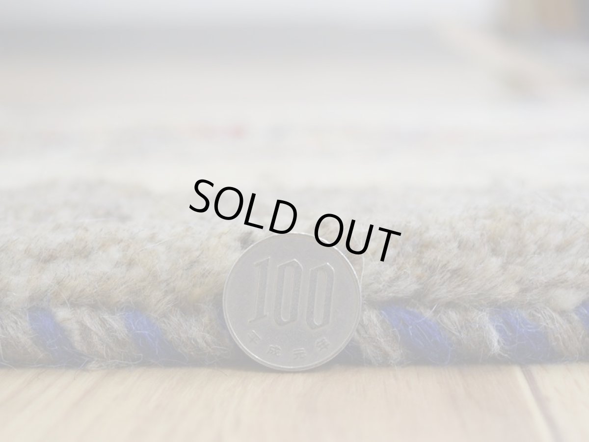 画像12: 新品 ペルシャ ギャッベ No.2535 - 43 × 42 cm 座布団 クッションサイズ ラグ チェアマット 肉厚 天然 ウール ギャベ 手織り ロルバフト ハンドメイド ラグ 絨毯 カーペット 生命の樹 動物 柄 生成り クリーム ベージュ 白 ホワイト系 原毛系 n-2535-043042s320a030 (12)