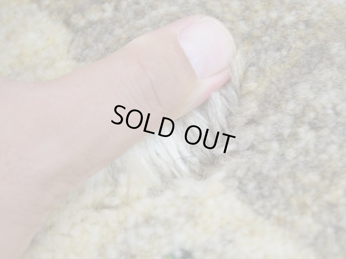 画像4: 新品 ペルシャ ギャッベ No.2535 - 43 × 42 cm 座布団 クッションサイズ ラグ チェアマット 肉厚 天然 ウール ギャベ 手織り ロルバフト ハンドメイド ラグ 絨毯 カーペット 生命の樹 動物 柄 生成り クリーム ベージュ 白 ホワイト系 原毛系 n-2535-043042s320a030 (4)