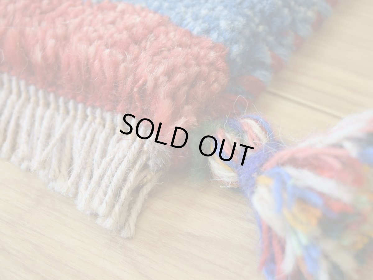 画像7: 新品 ペルシャ ギャッベ No.2522 - 43 × 41 cm 座布団 クッションサイズ ラグ チェアマット 肉厚 天然 ウール ギャベ 手織り ロルバフト ハンドメイド ラグ 絨毯 カーペット 無地 プレーン シンプルデザイン 赤 レッド 青 ブルー 藍 インディゴブルー n-2522-043041s320a030-0 (7)