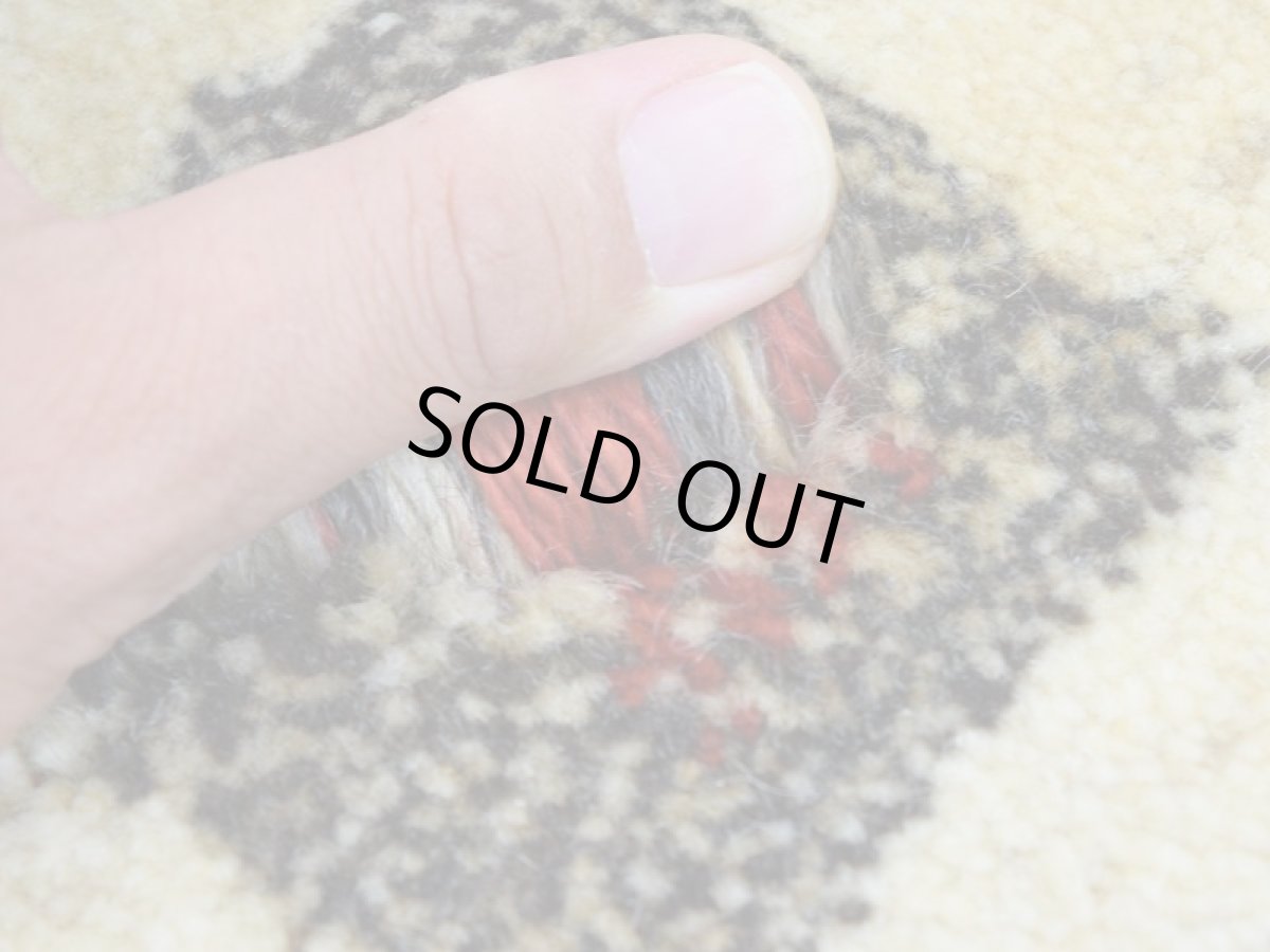 画像5: 新品 ペルシャ ギャッベ No.2539 - 40 × 40 cm 座布団 クッションサイズ ラグ チェアマット 肉厚 天然 ウール ギャベ 手織り ロルバフト ハンドメイド ラグ 絨毯 カーペット 生命の樹 動物 柄 生成り クリーム ベージュ 白 ホワイト系 ライトブラウン ライトグレー 原毛系  ブロックチェック パネルデザイン n-2539-040040s320a030 (5)