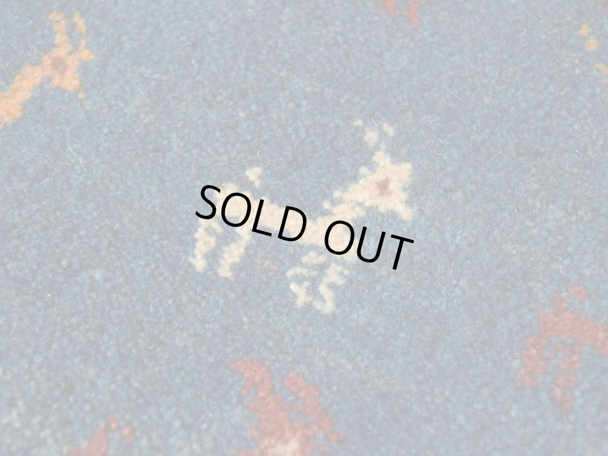 画像7: 新品 ペルシャ ギャッベ No.2562 - 39 × 41 cm 座布団 クッションサイズ ラグ チェアマット 肉厚 天然 ウール ギャベ 手織り ロルバフト ハンドメイド ラグ 絨毯 カーペット 動物 生命の樹 女の子 柄 青 ブルー 藍 インディゴブルー 紺 ネイビー n-2562-039041s320a030 (7)