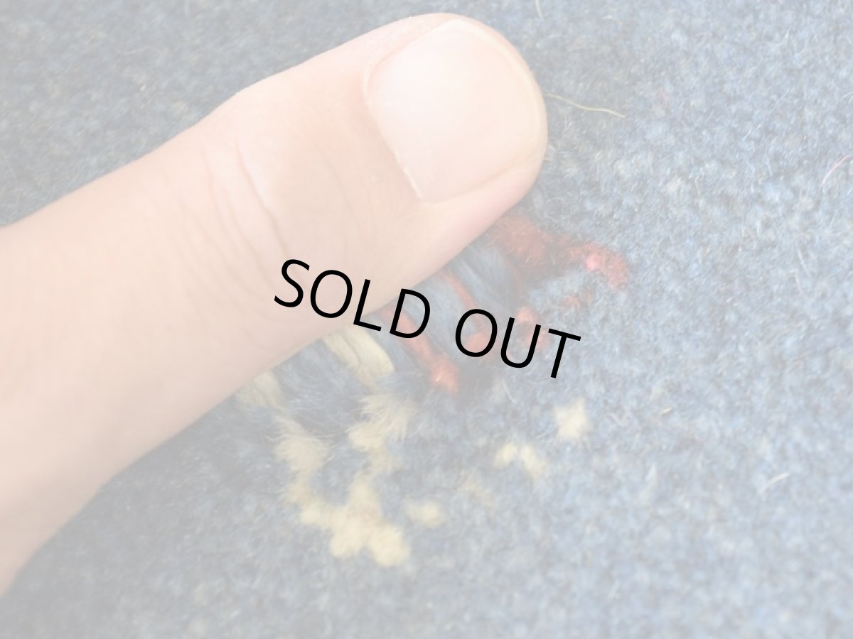 画像6: 新品 ペルシャ ギャッベ No.2562 - 39 × 41 cm 座布団 クッションサイズ ラグ チェアマット 肉厚 天然 ウール ギャベ 手織り ロルバフト ハンドメイド ラグ 絨毯 カーペット 動物 生命の樹 女の子 柄 青 ブルー 藍 インディゴブルー 紺 ネイビー n-2562-039041s320a030 (6)