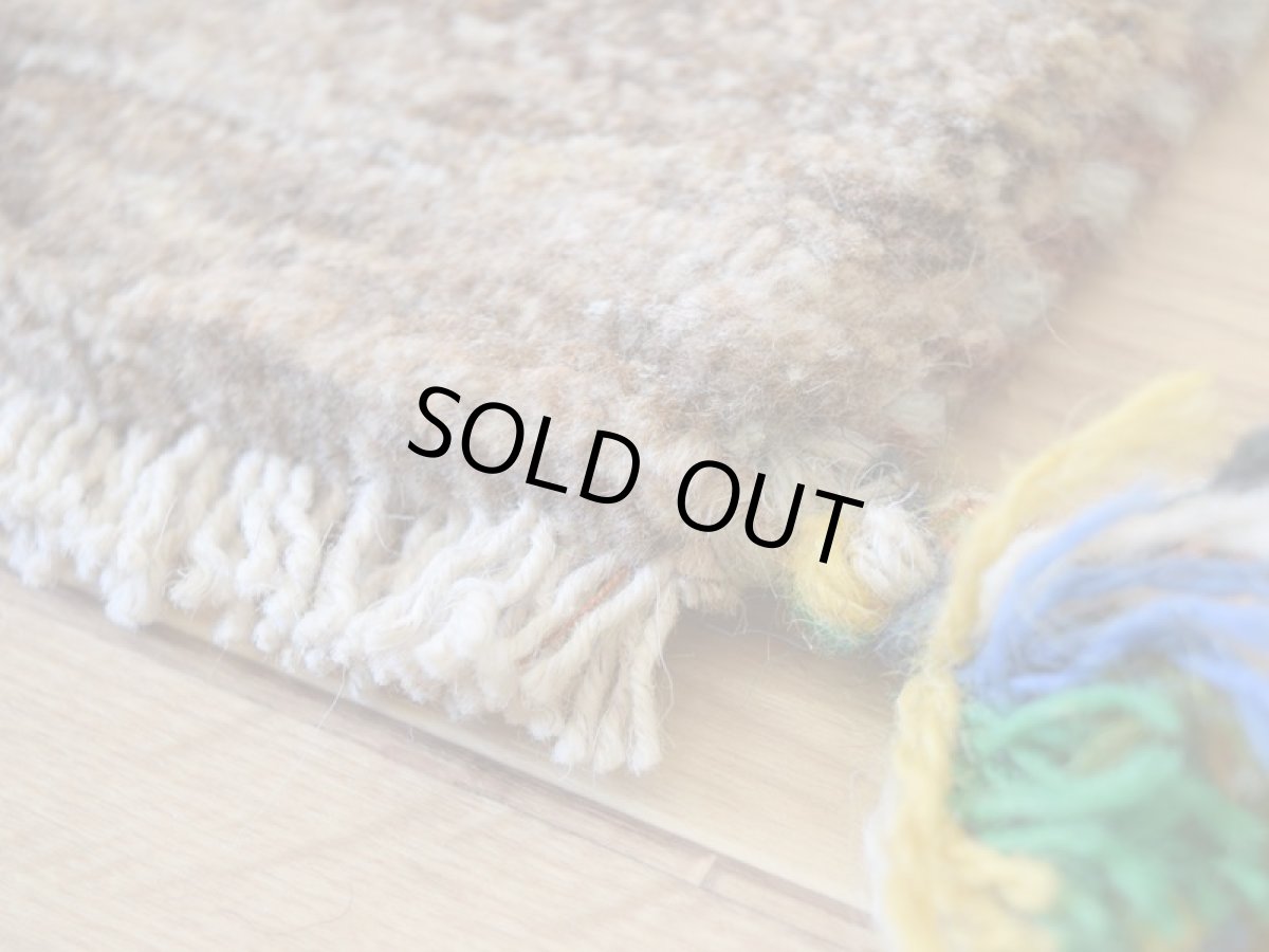 画像9: 新品 ペルシャ ギャッベ No.2548 - 42 × 42 cm 座布団 クッションサイズ ラグ チェアマット 肉厚 天然 ウール ギャベ 手織り ロルバフト ハンドメイド ラグ 絨毯 カーペット 動物 柄 生成り クリーム ベージュ 白 ホワイト系 ライトグレー 原毛系 n-2548-042042s320a030 (9)