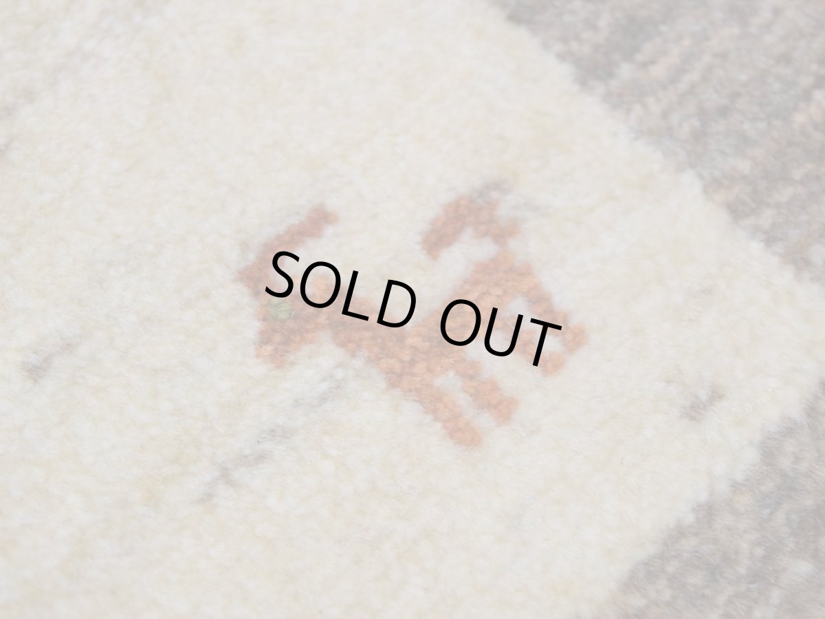 画像5: 新品 ペルシャ ギャッベ No.2548 - 42 × 42 cm 座布団 クッションサイズ ラグ チェアマット 肉厚 天然 ウール ギャベ 手織り ロルバフト ハンドメイド ラグ 絨毯 カーペット 動物 柄 生成り クリーム ベージュ 白 ホワイト系 ライトグレー 原毛系 n-2548-042042s320a030 (5)