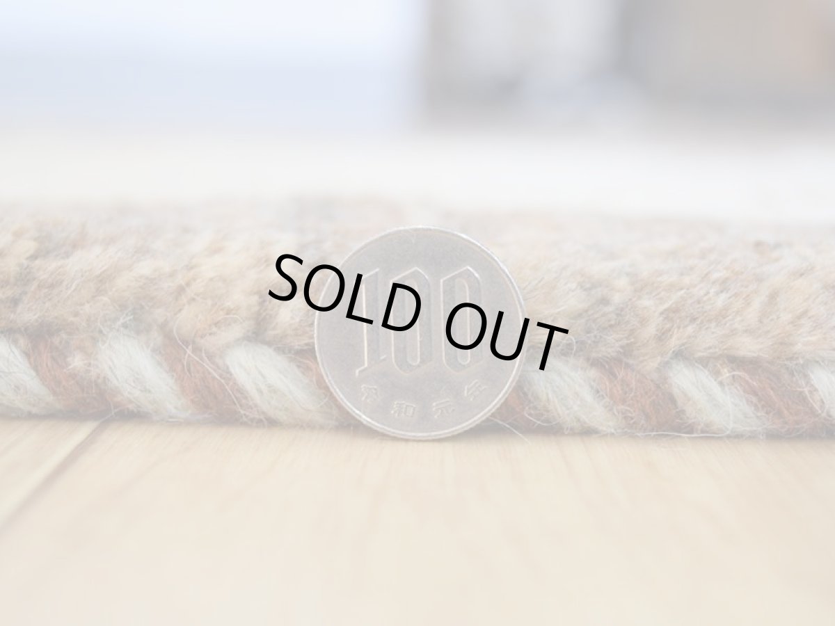 画像12: 新品 ペルシャ ギャッベ No.2548 - 42 × 42 cm 座布団 クッションサイズ ラグ チェアマット 肉厚 天然 ウール ギャベ 手織り ロルバフト ハンドメイド ラグ 絨毯 カーペット 動物 柄 生成り クリーム ベージュ 白 ホワイト系 ライトグレー 原毛系 n-2548-042042s320a030 (12)