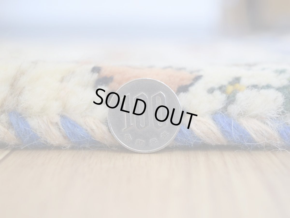 画像15: 新品 ペルシャ ギャッベ No.2544 - 43 × 41 cm 座布団 クッションサイズ ラグ チェアマット 肉厚 天然 ウール ギャベ 手織り ロルバフト ハンドメイド ラグ 絨毯 カーペット 生命の樹 動物 柄 生成り クリーム ベージュ 白 ホワイト系 原毛系 緑 ジグザグ デザイン n-2544-043041s320a030 (15)