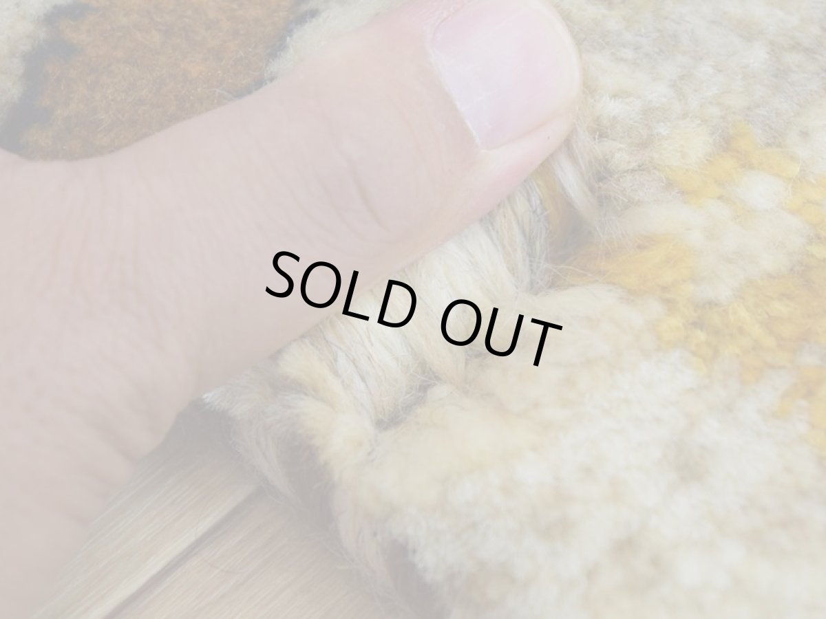 画像6: 新品 ペルシャ ギャッベ No.2545 - 42 × 43 cm 座布団 クッションサイズ ラグ チェアマット 肉厚 天然 ウール ギャベ 手織り ロルバフト ハンドメイド ラグ 絨毯 カーペット 生命の樹 動物 柄 生成り クリーム ベージュ 白 ホワイト系 原毛系 マルチカラー ジグザグ デザイン n-2545-042043s320a030 (6)