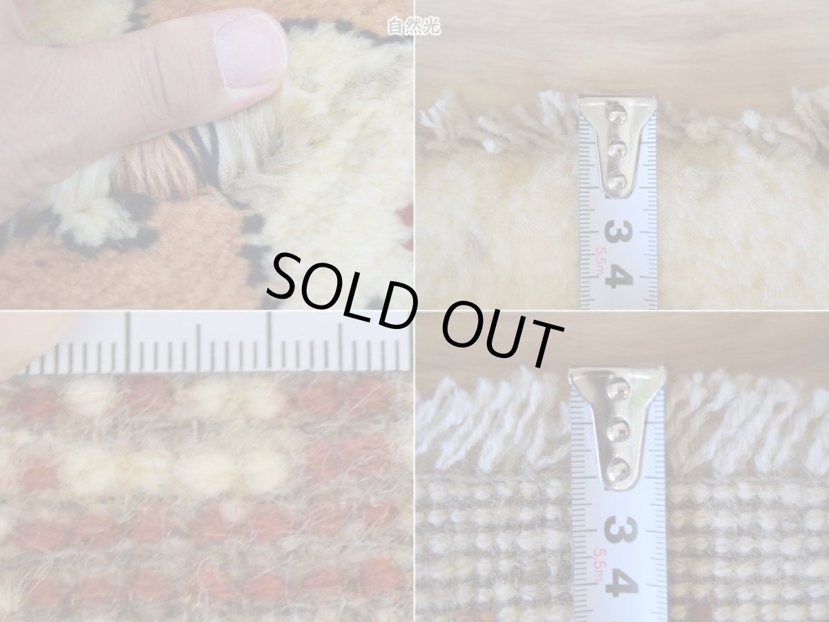 画像16: 新品 ペルシャ ギャッベ No.2544 - 43 × 41 cm 座布団 クッションサイズ ラグ チェアマット 肉厚 天然 ウール ギャベ 手織り ロルバフト ハンドメイド ラグ 絨毯 カーペット 生命の樹 動物 柄 生成り クリーム ベージュ 白 ホワイト系 原毛系 緑 ジグザグ デザイン n-2544-043041s320a030 (16)