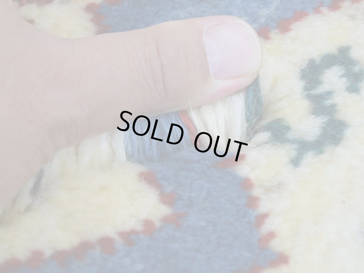 画像7: 新品 ペルシャ ギャッベ No.2544 - 43 × 41 cm 座布団 クッションサイズ ラグ チェアマット 肉厚 天然 ウール ギャベ 手織り ロルバフト ハンドメイド ラグ 絨毯 カーペット 生命の樹 動物 柄 生成り クリーム ベージュ 白 ホワイト系 原毛系 緑 ジグザグ デザイン n-2544-043041s320a030 (7)