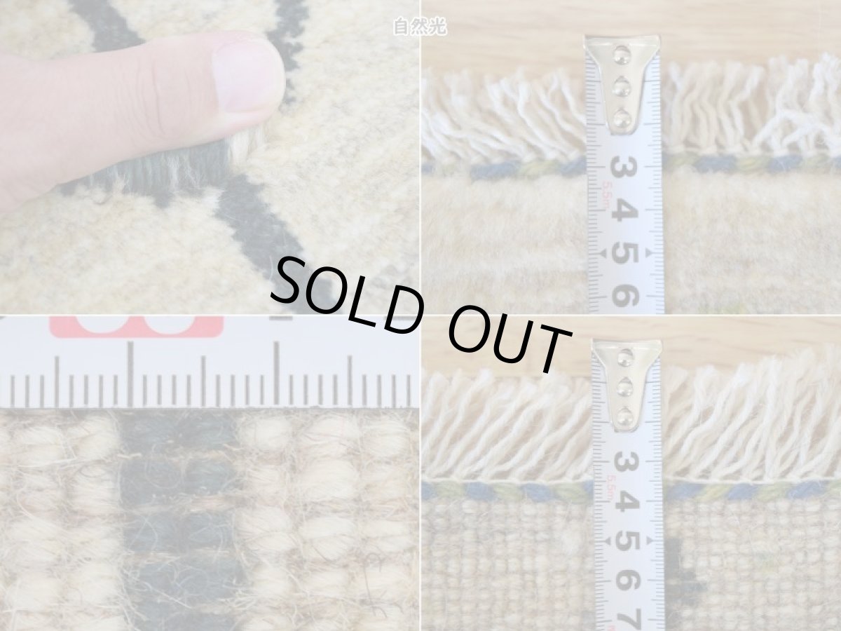 画像12: 新品 ペルシャ ギャッベ No.2577 - 43 × 43 cm 座布団 クッションサイズ ラグ チェアマット 肉厚 天然 ウール ギャベ 手織り ロルバフト ハンドメイド ラグ 絨毯 カーペット 生命の樹 柄 生成り クリーム ベージュ 白 ホワイト系 ライトグレー 原毛系 n-2577-043043s320a030 (12)