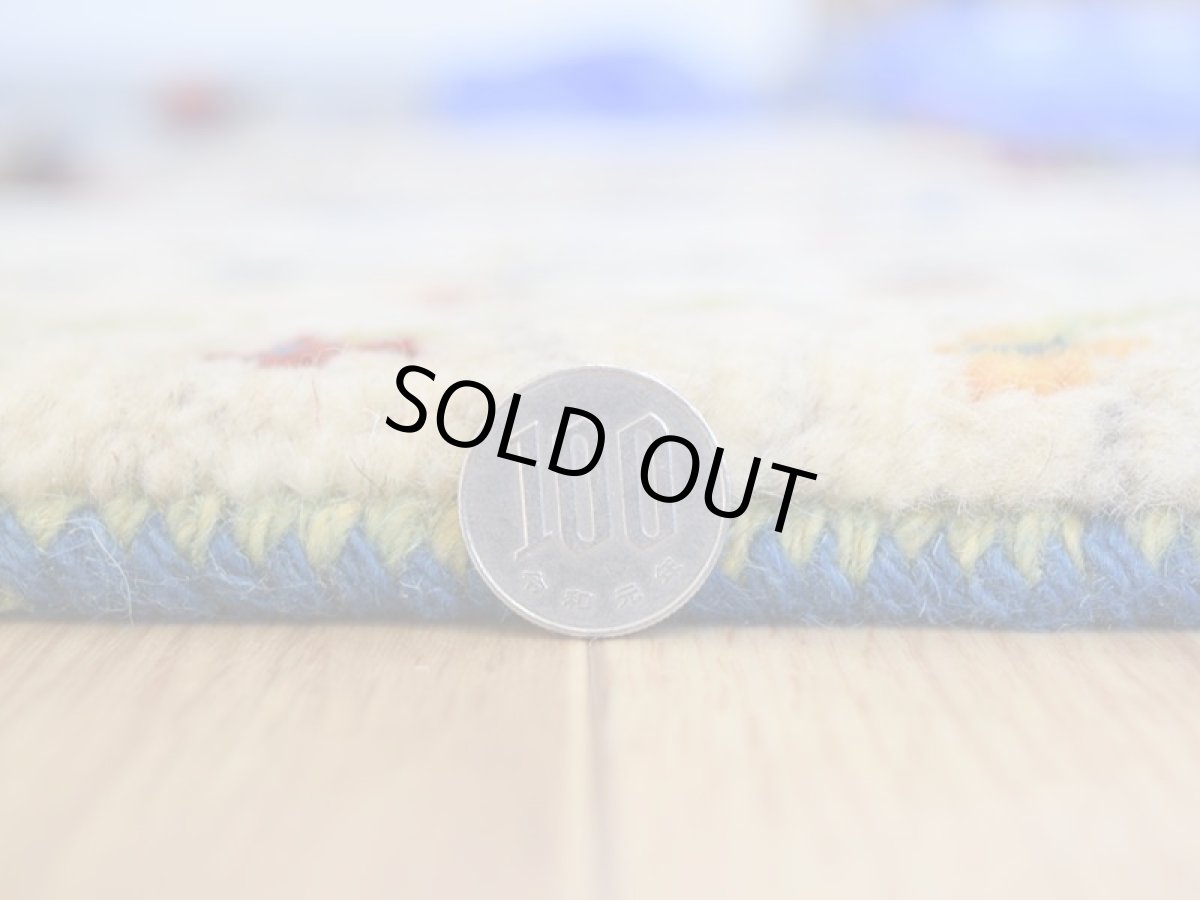 画像11: 新品 ペルシャ ギャッベ No.2577 - 43 × 43 cm 座布団 クッションサイズ ラグ チェアマット 肉厚 天然 ウール ギャベ 手織り ロルバフト ハンドメイド ラグ 絨毯 カーペット 生命の樹 柄 生成り クリーム ベージュ 白 ホワイト系 ライトグレー 原毛系 n-2577-043043s320a030 (11)