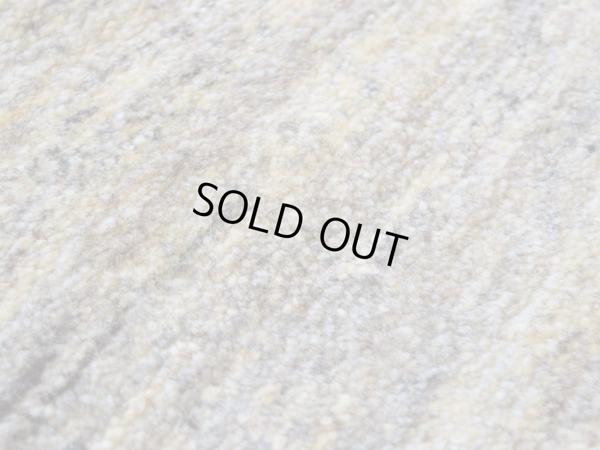 画像10: 新品 ペルシャ ギャッベ 245 × 210 cm No.P399 縦2.4m 横2m 5㎡ 〜3帖 リビング ダイニング 2-3人掛けソファ サイズ 肉厚 天然 ウール ギャベ 手織り ハンドメイド ラグ 絨毯 カーペット リビングダイニングルームやベッドサイドに 生成り ベージュ 茶 グレー 原毛系 n-p399-245210h044p (10)