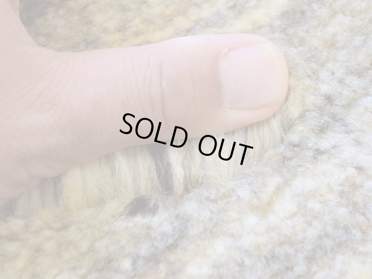 画像11: 新品 ペルシャ ギャッベ 245 × 210 cm No.P399 縦2.4m 横2m 5㎡ 〜3帖 リビング ダイニング 2-3人掛けソファ サイズ 肉厚 天然 ウール ギャベ 手織り ハンドメイド ラグ 絨毯 カーペット リビングダイニングルームやベッドサイドに 生成り ベージュ 茶 グレー 原毛系 n-p399-245210h044p (11)