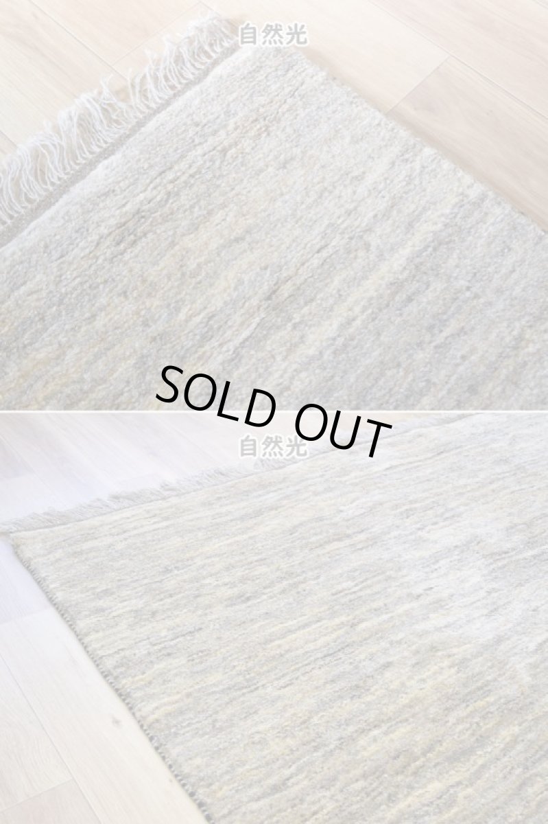 画像7: 新品 ペルシャ ギャッベ 245 × 210 cm No.P399 縦2.4m 横2m 5㎡ 〜3帖 リビング ダイニング 2-3人掛けソファ サイズ 肉厚 天然 ウール ギャベ 手織り ハンドメイド ラグ 絨毯 カーペット リビングダイニングルームやベッドサイドに 生成り ベージュ 茶 グレー 原毛系 n-p399-245210h044p (7)