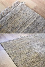 画像7: 新品 ペルシャ ギャッベ 245 × 210 cm No.P399 縦2.4m 横2m 5㎡ 〜3帖 リビング ダイニング 2-3人掛けソファ サイズ 肉厚 天然 ウール ギャベ 手織り ハンドメイド ラグ 絨毯 カーペット リビングダイニングルームやベッドサイドに 生成り ベージュ 茶 グレー 原毛系 n-p399-245210h044p (7)