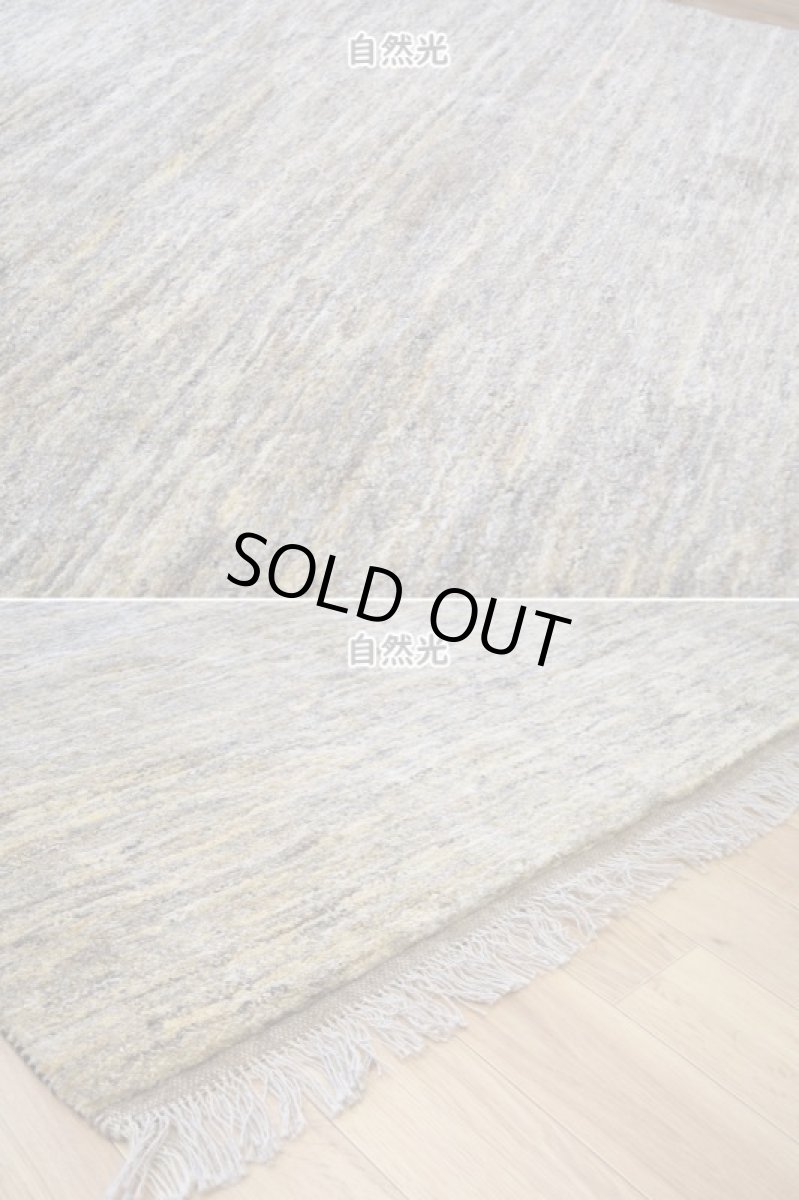 画像8: 新品 ペルシャ ギャッベ 245 × 210 cm No.P399 縦2.4m 横2m 5㎡ 〜3帖 リビング ダイニング 2-3人掛けソファ サイズ 肉厚 天然 ウール ギャベ 手織り ハンドメイド ラグ 絨毯 カーペット リビングダイニングルームやベッドサイドに 生成り ベージュ 茶 グレー 原毛系 n-p399-245210h044p (8)