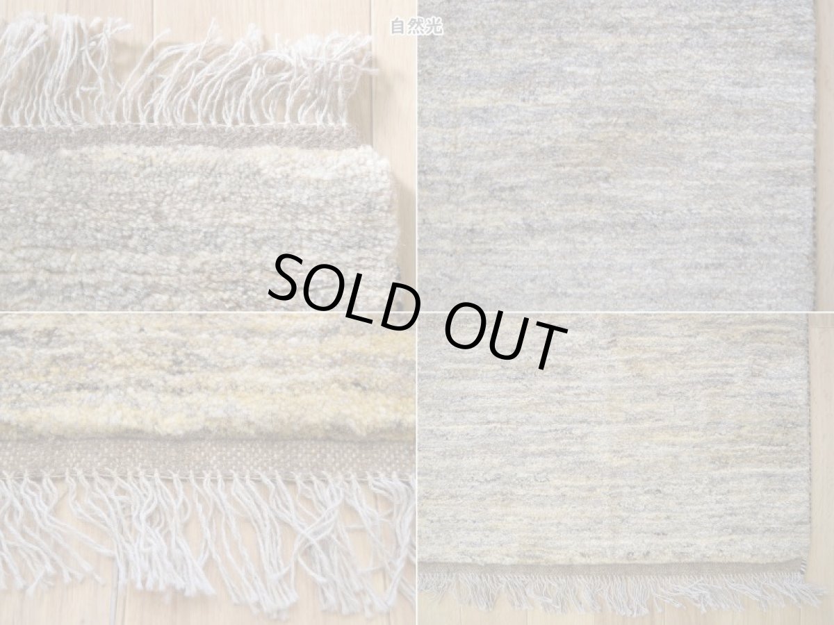 画像19: 新品 ペルシャ ギャッベ 245 × 210 cm No.P399 縦2.4m 横2m 5㎡ 〜3帖 リビング ダイニング 2-3人掛けソファ サイズ 肉厚 天然 ウール ギャベ 手織り ハンドメイド ラグ 絨毯 カーペット リビングダイニングルームやベッドサイドに 生成り ベージュ 茶 グレー 原毛系 n-p399-245210h044p (19)