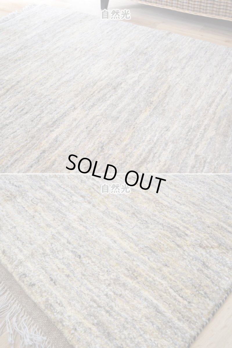 画像6: 新品 ペルシャ ギャッベ 245 × 210 cm No.P399 縦2.4m 横2m 5㎡ 〜3帖 リビング ダイニング 2-3人掛けソファ サイズ 肉厚 天然 ウール ギャベ 手織り ハンドメイド ラグ 絨毯 カーペット リビングダイニングルームやベッドサイドに 生成り ベージュ 茶 グレー 原毛系 n-p399-245210h044p (6)