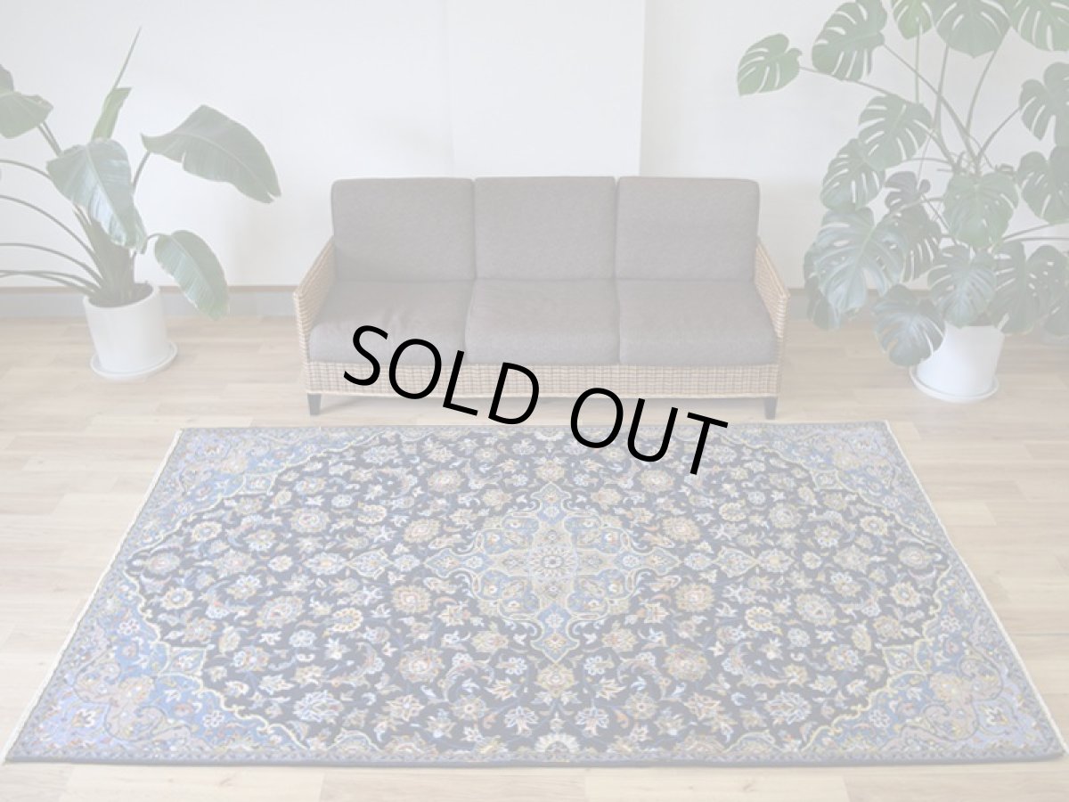 画像1: 良品 ペルシャ 絨毯 カシャーン 産 265 x 162 cm No.148S 縦2.7m 横1.6m 4.3㎡ 4.5-5帖程度 リビング ダイニング 2-3人掛けソファ サイズ ウール 手織り ラグ 敷物 カーペット メダリオン 紺 青 ネイビー ブルー ビンテージ b-148s-265162s081432 (1)