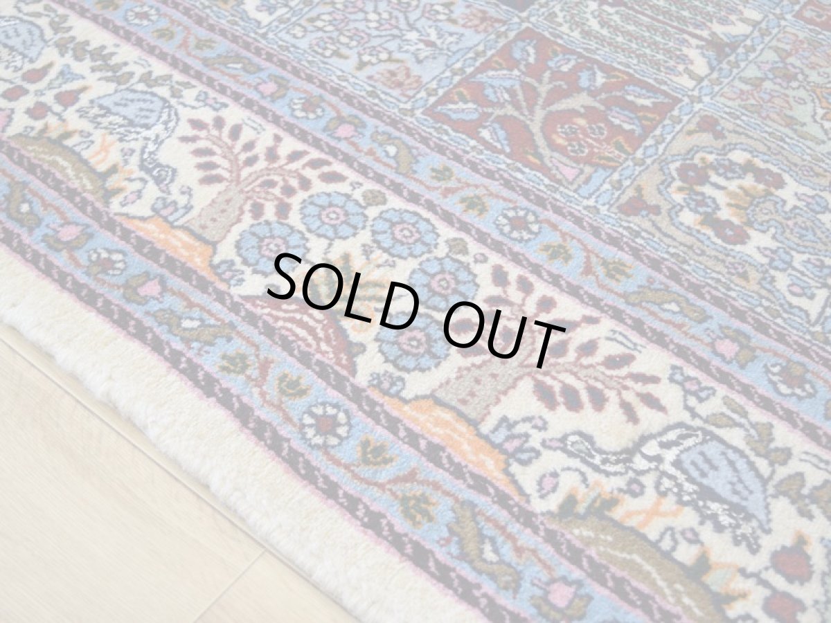 画像9: 美品 ペルシャ 絨毯 ムード 産  No.R359 230 x 150 cm 縦2.5m 横1.5m 3.5㎡ 3〜4帖程度 リビング ダイニング 2-3人掛けソファ サイズ ウール シルク 手織り ラグ 敷物 カーペット パネルデザイン ヘシティ柄 白 ホワイト 生成り アイボリー ベージュ a-r359-230150h052a033 (9)