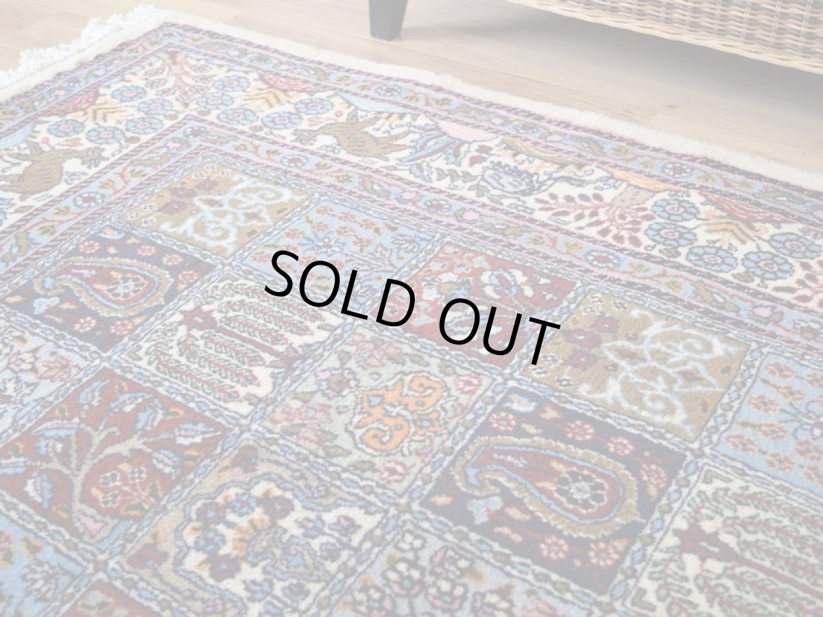 画像8: 美品 ペルシャ 絨毯 ムード 産  No.R359 230 x 150 cm 縦2.5m 横1.5m 3.5㎡ 3〜4帖程度 リビング ダイニング 2-3人掛けソファ サイズ ウール シルク 手織り ラグ 敷物 カーペット パネルデザイン ヘシティ柄 白 ホワイト 生成り アイボリー ベージュ a-r359-230150h052a033 (8)