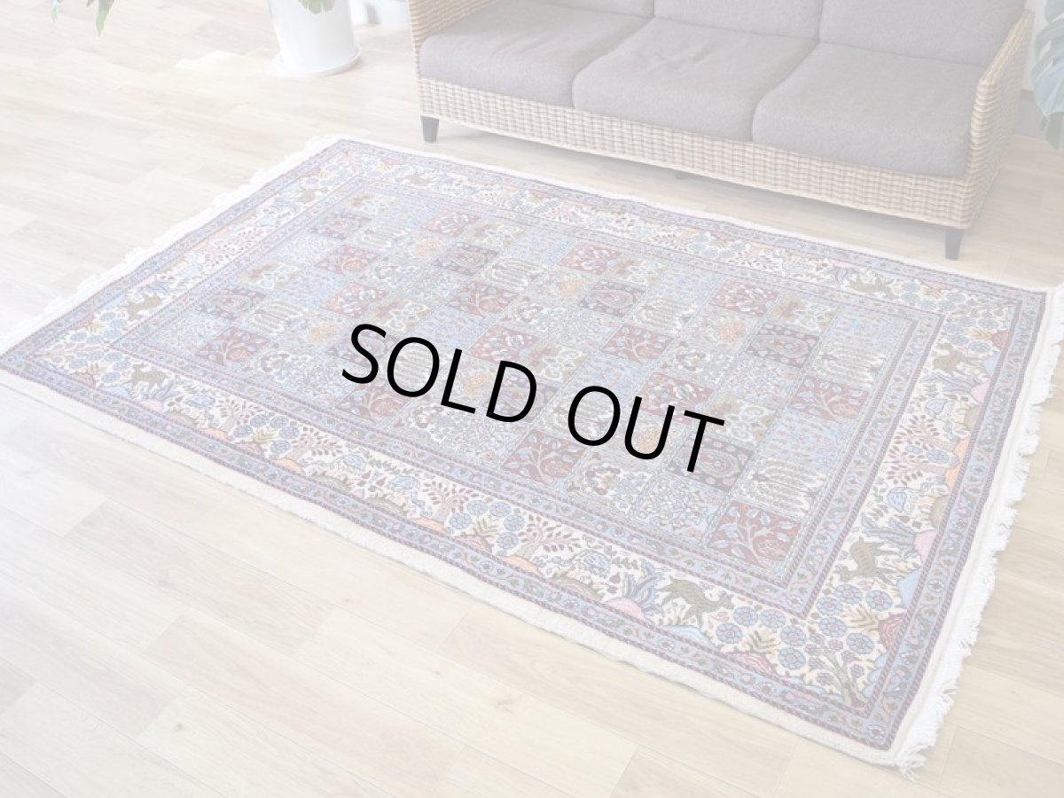 画像2: 美品 ペルシャ 絨毯 ムード 産  No.R359 230 x 150 cm 縦2.5m 横1.5m 3.5㎡ 3〜4帖程度 リビング ダイニング 2-3人掛けソファ サイズ ウール シルク 手織り ラグ 敷物 カーペット パネルデザイン ヘシティ柄 白 ホワイト 生成り アイボリー ベージュ a-r359-230150h052a033 (2)