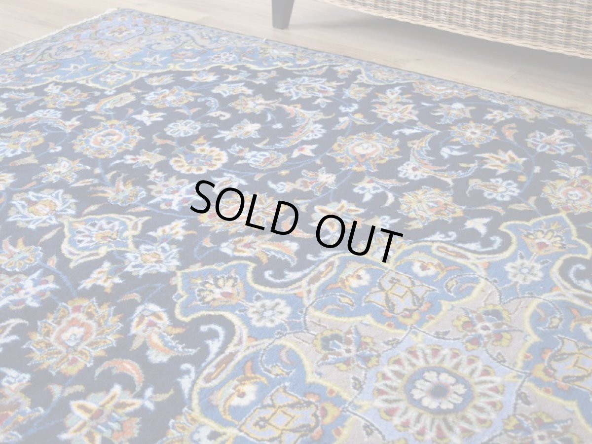 画像9: 良品 ペルシャ 絨毯 カシャーン 産 265 x 162 cm No.148S 縦2.7m 横1.6m 4.3㎡ 4.5-5帖程度 リビング ダイニング 2-3人掛けソファ サイズ ウール 手織り ラグ 敷物 カーペット メダリオン 紺 青 ネイビー ブルー ビンテージ b-148s-265162s081432 (9)