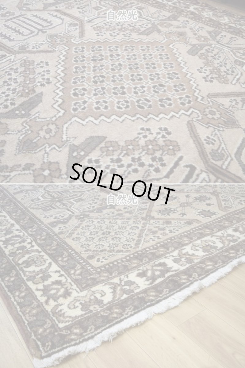 画像7: 良品 ペルシャ 部族絨毯 フェルドス No.AB322 - 290 x 206 cm 縦3m 横2m 6㎡ 6帖 リビング ダイニング 3人掛けソファ サイズ ウール 手織り ハンドメイド トライバル ラグ マット カーペット ネイビー 幾何学模様 民族柄 ベージュ 生成り 白 ホワイト系 ライトブラウン グレー系 ビンテージ ヴィンテージ b-ad322-290206h384 (7)