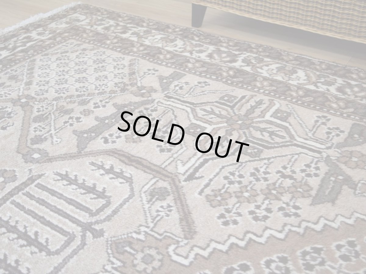 画像8: 良品 ペルシャ 部族絨毯 フェルドス No.AB322 - 290 x 206 cm 縦3m 横2m 6㎡ 6帖 リビング ダイニング 3人掛けソファ サイズ ウール 手織り ハンドメイド トライバル ラグ マット カーペット ネイビー 幾何学模様 民族柄 ベージュ 生成り 白 ホワイト系 ライトブラウン グレー系 ビンテージ ヴィンテージ b-ad322-290206h384 (8)