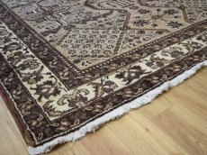 画像10: 良品 ペルシャ 部族絨毯 フェルドス No.AB322 - 290 x 206 cm 縦3m 横2m 6㎡ 6帖 リビング ダイニング 3人掛けソファ サイズ ウール 手織り ハンドメイド トライバル ラグ マット カーペット ネイビー 幾何学模様 民族柄 ベージュ 生成り 白 ホワイト系 ライトブラウン グレー系 ビンテージ ヴィンテージ b-ad322-290206h384 (10)