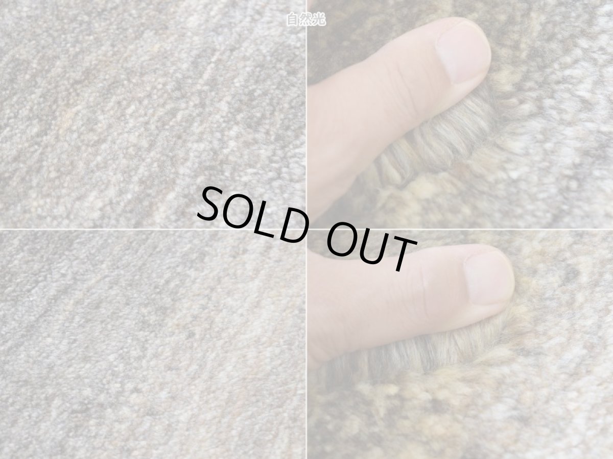 画像18: 新品 ペルシャ ギャッベ No.P404 - 201 × 157 cm 縦2m 横1.5m 3㎡ 〜3.5帖 リビング ダイニング 2-3人掛けソファ サイズ 肉厚 天然 ウール ギャベ 手織り ハンドメイド ラグ 絨毯 カーペット リビングダイニングルームやベッドサイドに 生成り ベージュ 茶 グレー 原毛系 グラデーション n-p404-201157h773p (18)