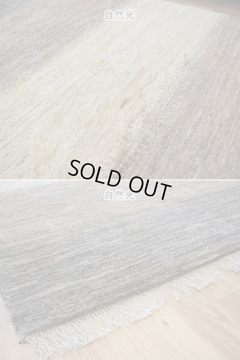 画像8: 新品 ペルシャ ギャッベ No.P404 - 201 × 157 cm 縦2m 横1.5m 3㎡ 〜3.5帖 リビング ダイニング 2-3人掛けソファ サイズ 肉厚 天然 ウール ギャベ 手織り ハンドメイド ラグ 絨毯 カーペット リビングダイニングルームやベッドサイドに 生成り ベージュ 茶 グレー 原毛系 グラデーション n-p404-201157h773p (8)