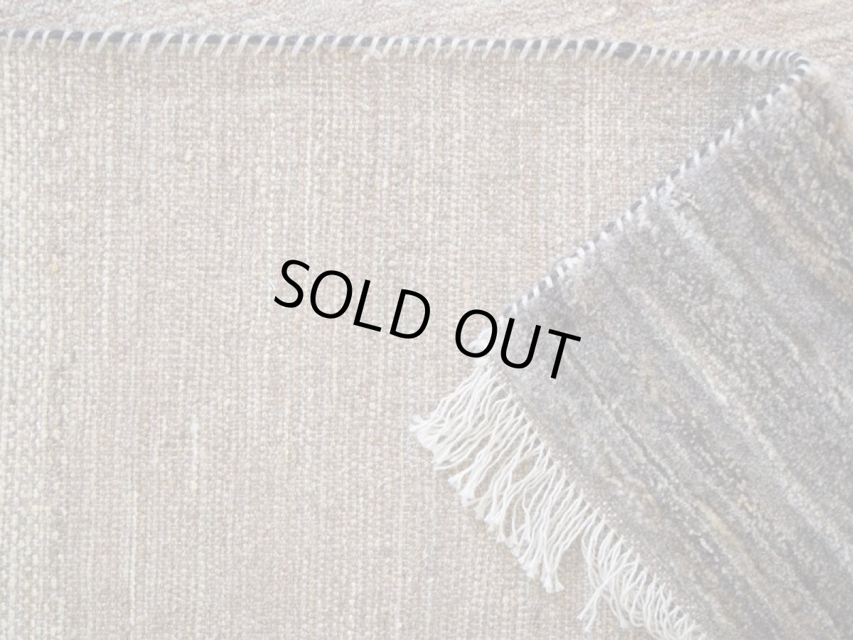 画像17: 新品 ペルシャ ギャッベ No.P404 - 201 × 157 cm 縦2m 横1.5m 3㎡ 〜3.5帖 リビング ダイニング 2-3人掛けソファ サイズ 肉厚 天然 ウール ギャベ 手織り ハンドメイド ラグ 絨毯 カーペット リビングダイニングルームやベッドサイドに 生成り ベージュ 茶 グレー 原毛系 グラデーション n-p404-201157h773p (17)