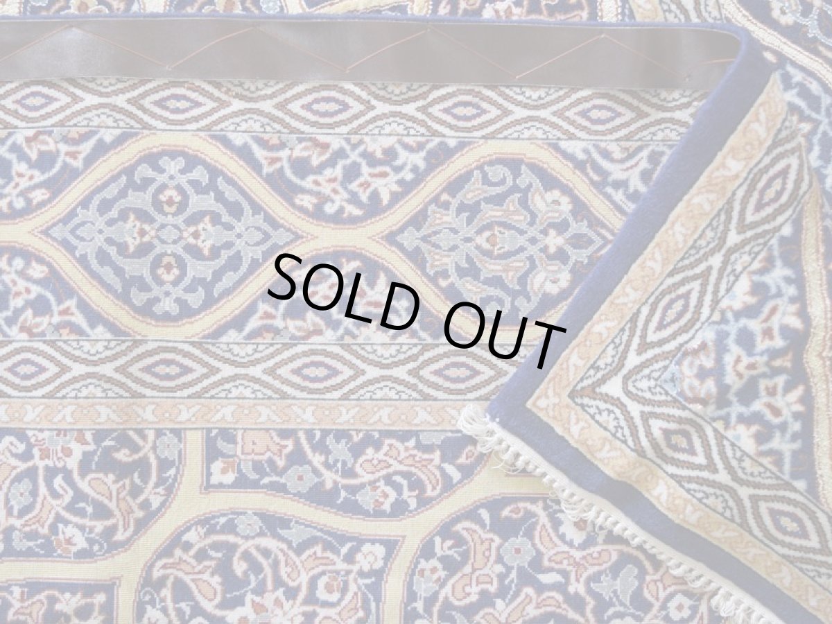 画像17: 新品 ペルシャ 絨毯 イスファハン 産 ダーバリ 工房  No.587S - 196 x 128 cm 縦2m 横1.3m 2.6㎡ 〜3帖程度 リビング ダイニング 2-3人掛けソファ サイズ 天然 コルクウール シルク 手織り ラグ 敷物 カーペット ゴンバッド ゴンバット メダリオン ネイビー 紺 ゴールド 金 n-587s-196128h07020762 (17)