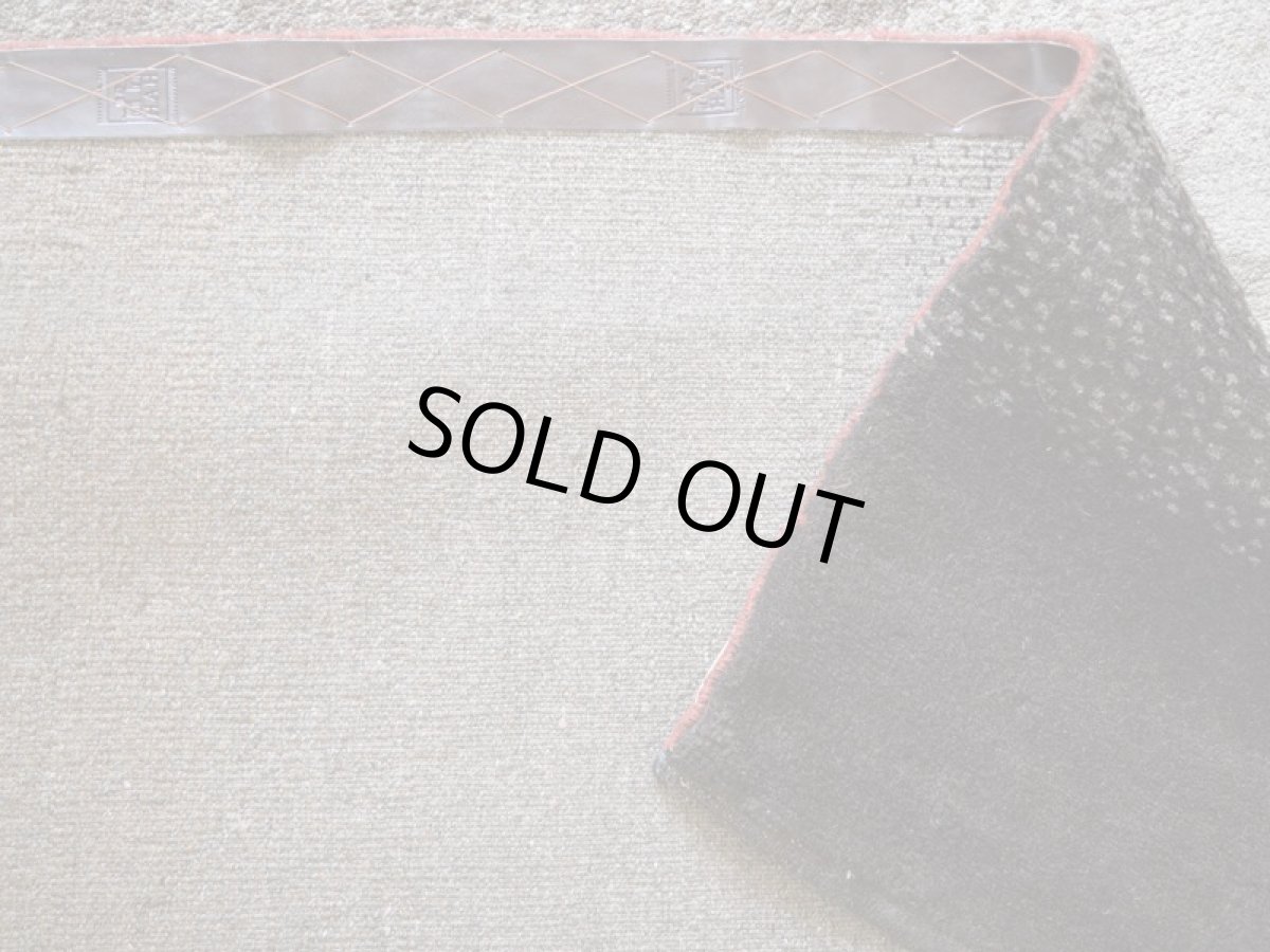 画像14: 新品 ペルシャ ギャッベ 縦3m 横2.5m 7㎡ 〜8帖程度 リビング ダイニング 3人掛けソファ コーナーソファサイズ 291 × 236 cm No.1436 肉厚 ウール ギャベ 手織り ハンドメイド ラグ 絨毯 カーペット ベージュ ブラウン グレー ブラック グラデーション ボーダー リビングダイニングルームやベッドサイドに n-1436-291236s014435 (14)