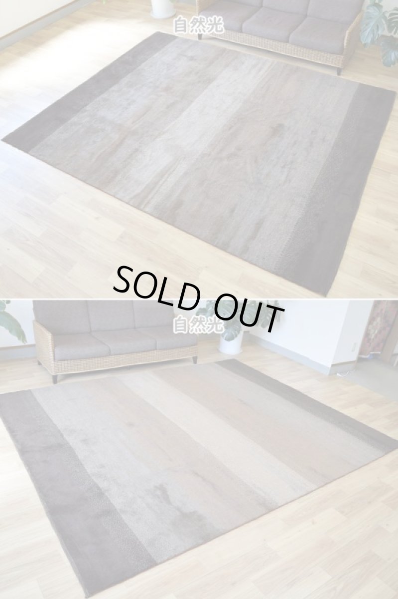 画像4: 新品 ペルシャ ギャッベ 縦3m 横2.5m 7㎡ 〜8帖程度 リビング ダイニング 3人掛けソファ コーナーソファサイズ 291 × 236 cm No.1436 肉厚 ウール ギャベ 手織り ハンドメイド ラグ 絨毯 カーペット ベージュ ブラウン グレー ブラック グラデーション ボーダー リビングダイニングルームやベッドサイドに n-1436-291236s014435 (4)