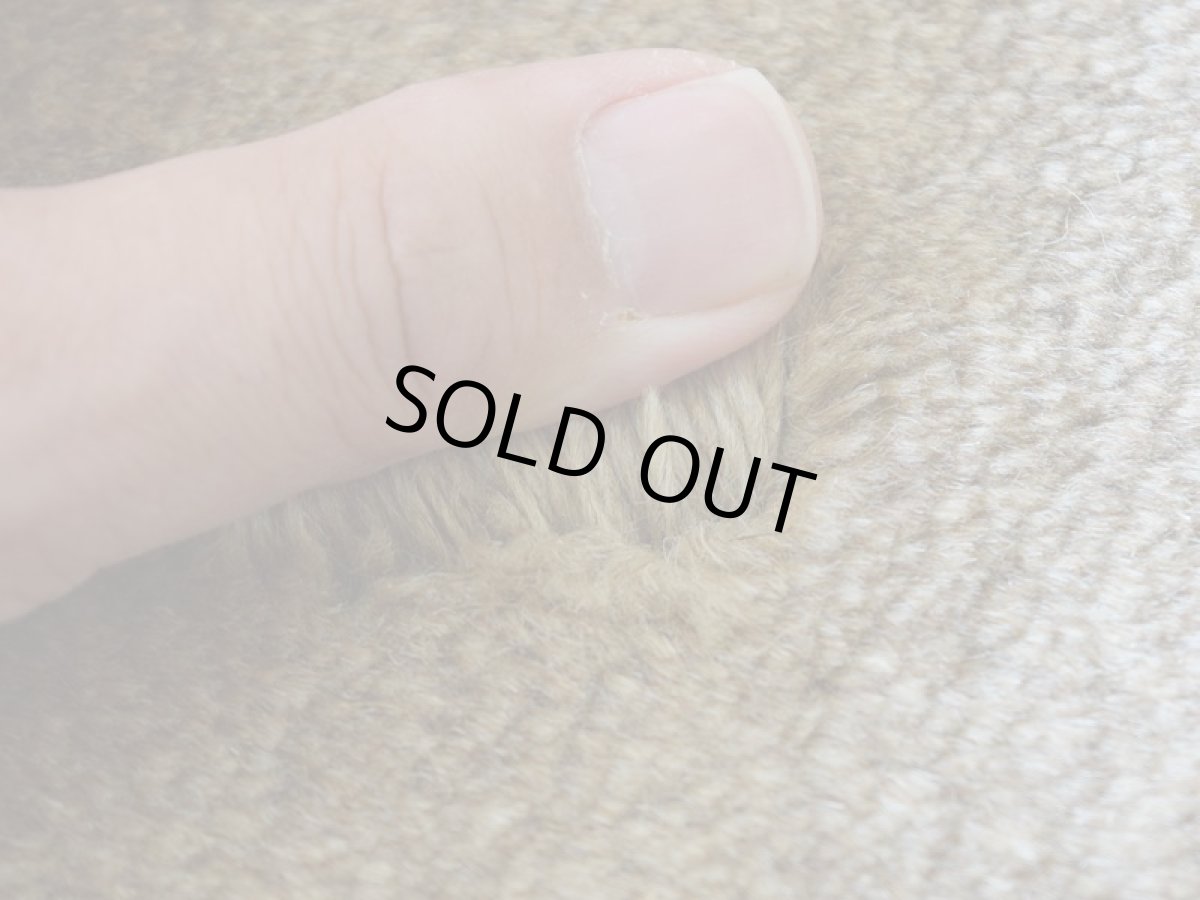 画像16: 新品 ペルシャ ギャッベ 縦3m 横2.5m 7㎡ 〜8帖程度 リビング ダイニング 3人掛けソファ コーナーソファサイズ 291 × 236 cm No.1436 肉厚 ウール ギャベ 手織り ハンドメイド ラグ 絨毯 カーペット ベージュ ブラウン グレー ブラック グラデーション ボーダー リビングダイニングルームやベッドサイドに n-1436-291236s014435 (16)