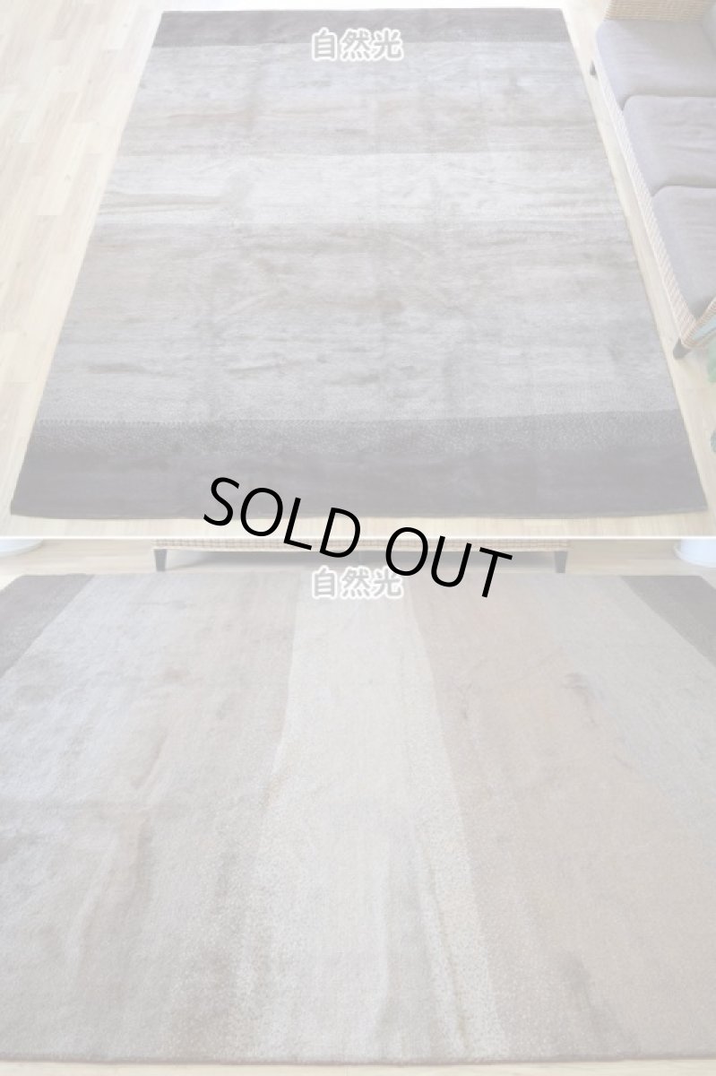 画像3: 新品 ペルシャ ギャッベ 縦3m 横2.5m 7㎡ 〜8帖程度 リビング ダイニング 3人掛けソファ コーナーソファサイズ 291 × 236 cm No.1436 肉厚 ウール ギャベ 手織り ハンドメイド ラグ 絨毯 カーペット ベージュ ブラウン グレー ブラック グラデーション ボーダー リビングダイニングルームやベッドサイドに n-1436-291236s014435 (3)