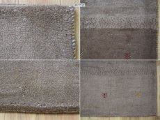 画像21: 新品 ペルシャ ギャッベ  No.1455 - 285 × 210 cm 縦3m 横2m 6㎡ 〜6帖程度 リビング ダイニング 3人掛けソファ コーナーソファサイズ 天然 肉厚 ウール ギャベ 手織り タクトバフト ハンドメイド ラグ 絨毯 カーペット ベージュ ブラウン グレー 原毛系 グラデーション ボーダー 生命の樹 動物 ヤギ 羊 鹿 柄 リビングダイニングルームやベッドサイドに n-1455-285210s063074 (21)