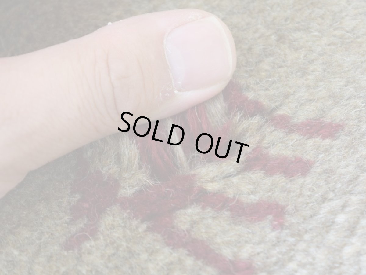 画像13: 新品 ペルシャ ギャッベ  No.1455 - 285 × 210 cm 縦3m 横2m 6㎡ 〜6帖程度 リビング ダイニング 3人掛けソファ コーナーソファサイズ 天然 肉厚 ウール ギャベ 手織り タクトバフト ハンドメイド ラグ 絨毯 カーペット ベージュ ブラウン グレー 原毛系 グラデーション ボーダー 生命の樹 動物 ヤギ 羊 鹿 柄 リビングダイニングルームやベッドサイドに n-1455-285210s063074 (13)