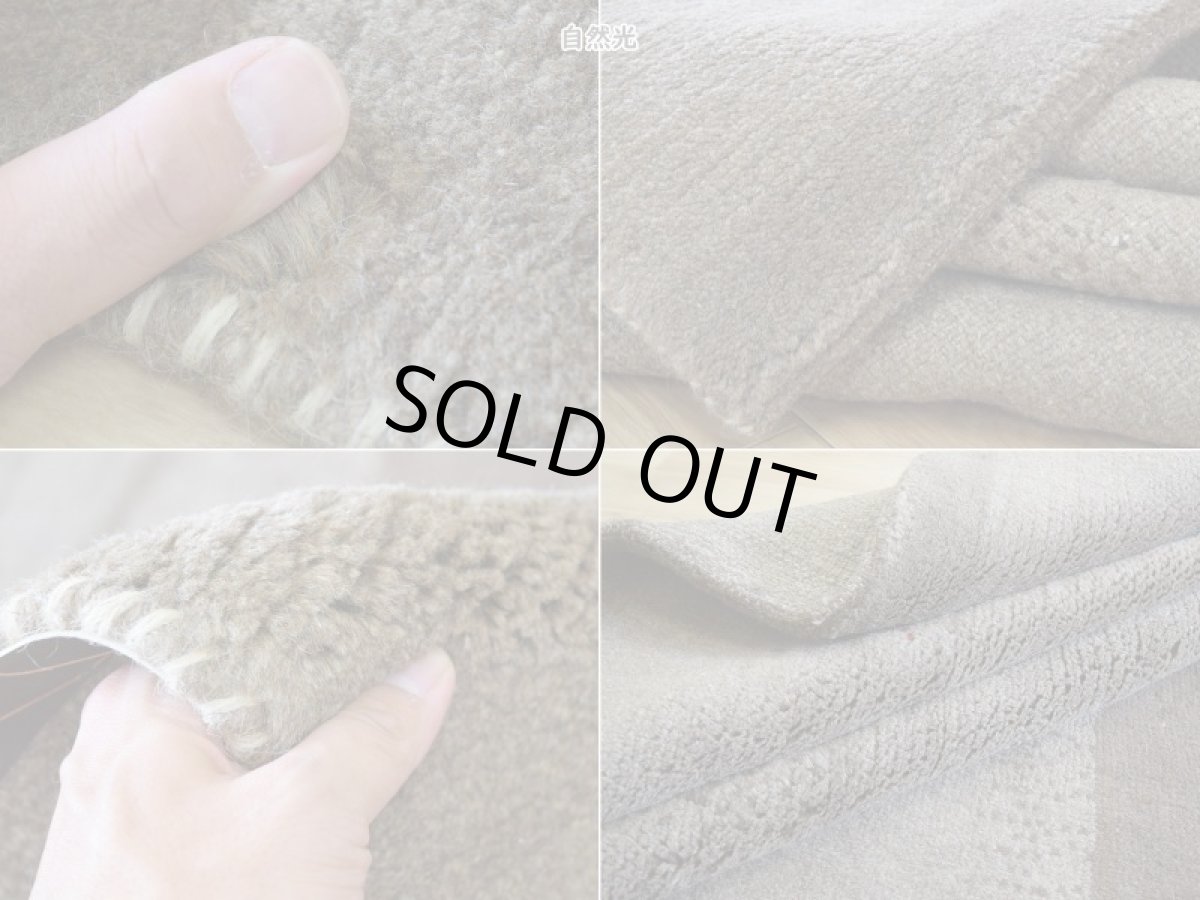 画像20: 新品 ペルシャ ギャッベ  No.1455 - 285 × 210 cm 縦3m 横2m 6㎡ 〜6帖程度 リビング ダイニング 3人掛けソファ コーナーソファサイズ 天然 肉厚 ウール ギャベ 手織り タクトバフト ハンドメイド ラグ 絨毯 カーペット ベージュ ブラウン グレー 原毛系 グラデーション ボーダー 生命の樹 動物 ヤギ 羊 鹿 柄 リビングダイニングルームやベッドサイドに n-1455-285210s063074 (20)